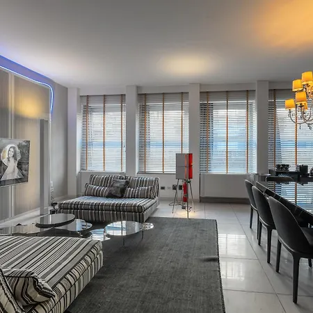 The King Of Milan Hotel Room photo